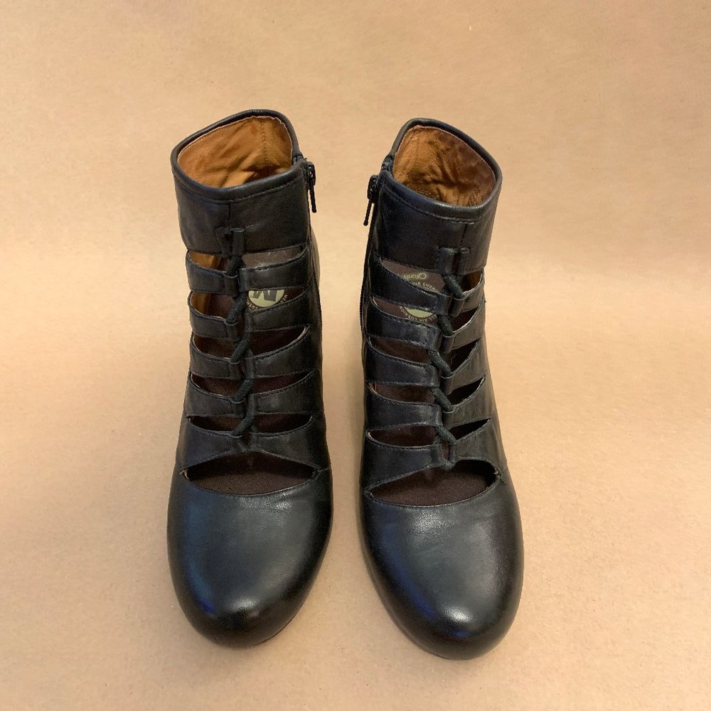 Merrell Black above the ankle boots